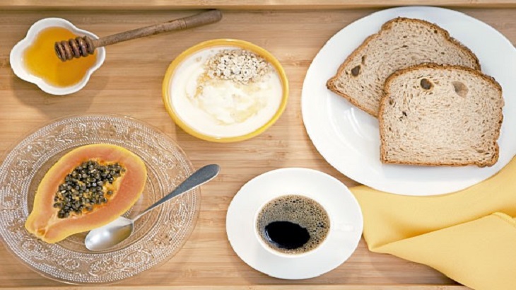 Primeira Dica de Cardápio Café da manhã Tradicional pão com café. - DICA DE CARDÁPIO: PRATOS RÁPIDOS,FÁCEIS E DÃO ÁGUA NA BOCA.